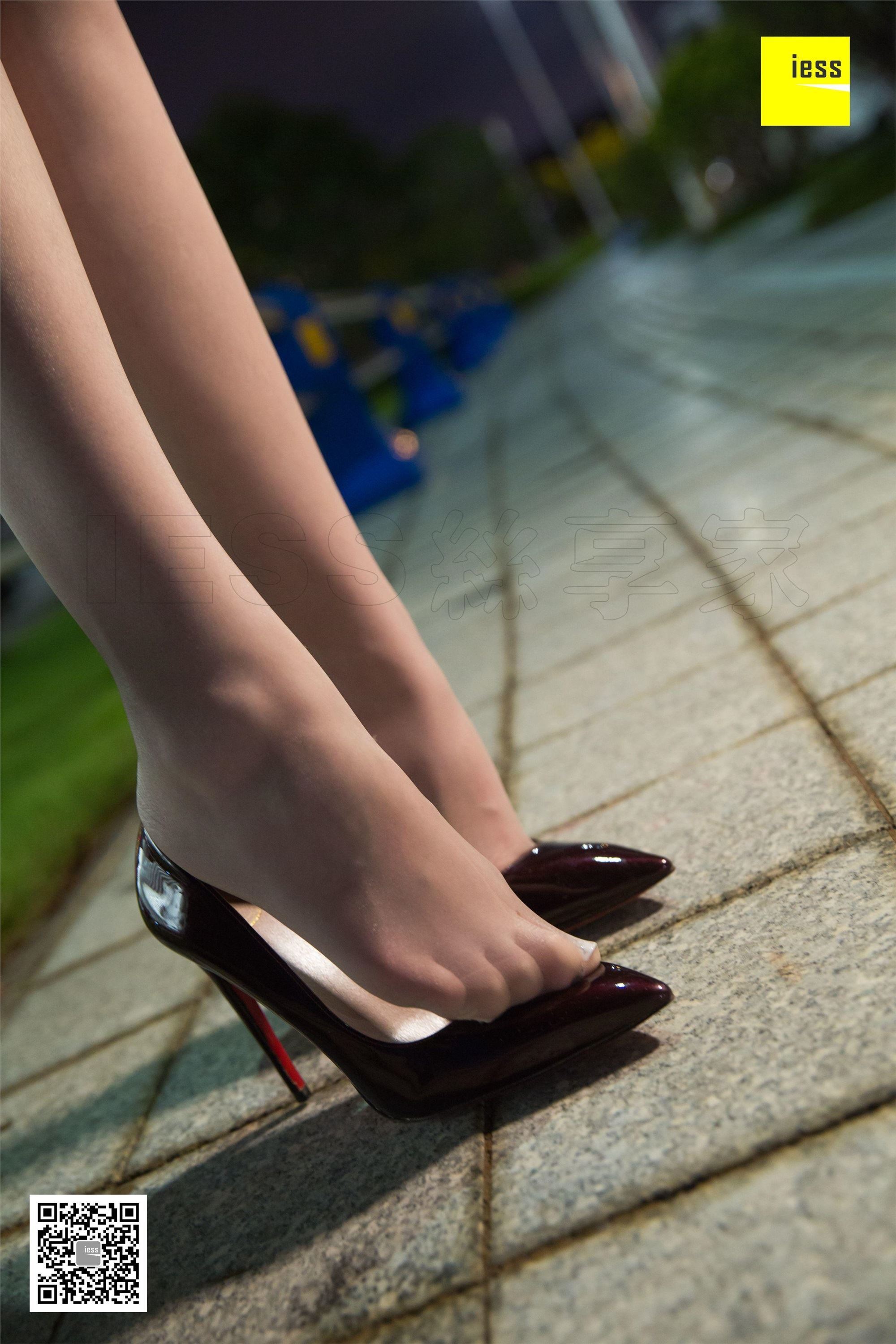 IESS异思趣向  2018.08.01《魔鬼周三》特刊30期：路灯下的制服 云云